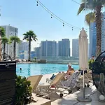 Keyrock Living - Studio With Burj Khalifa View